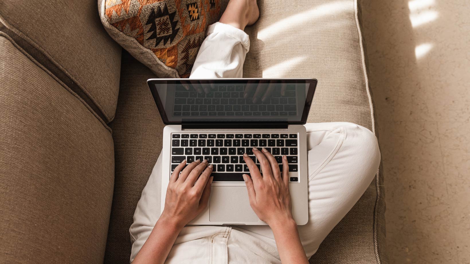 Webdesign und Texte: Frau am Laptop