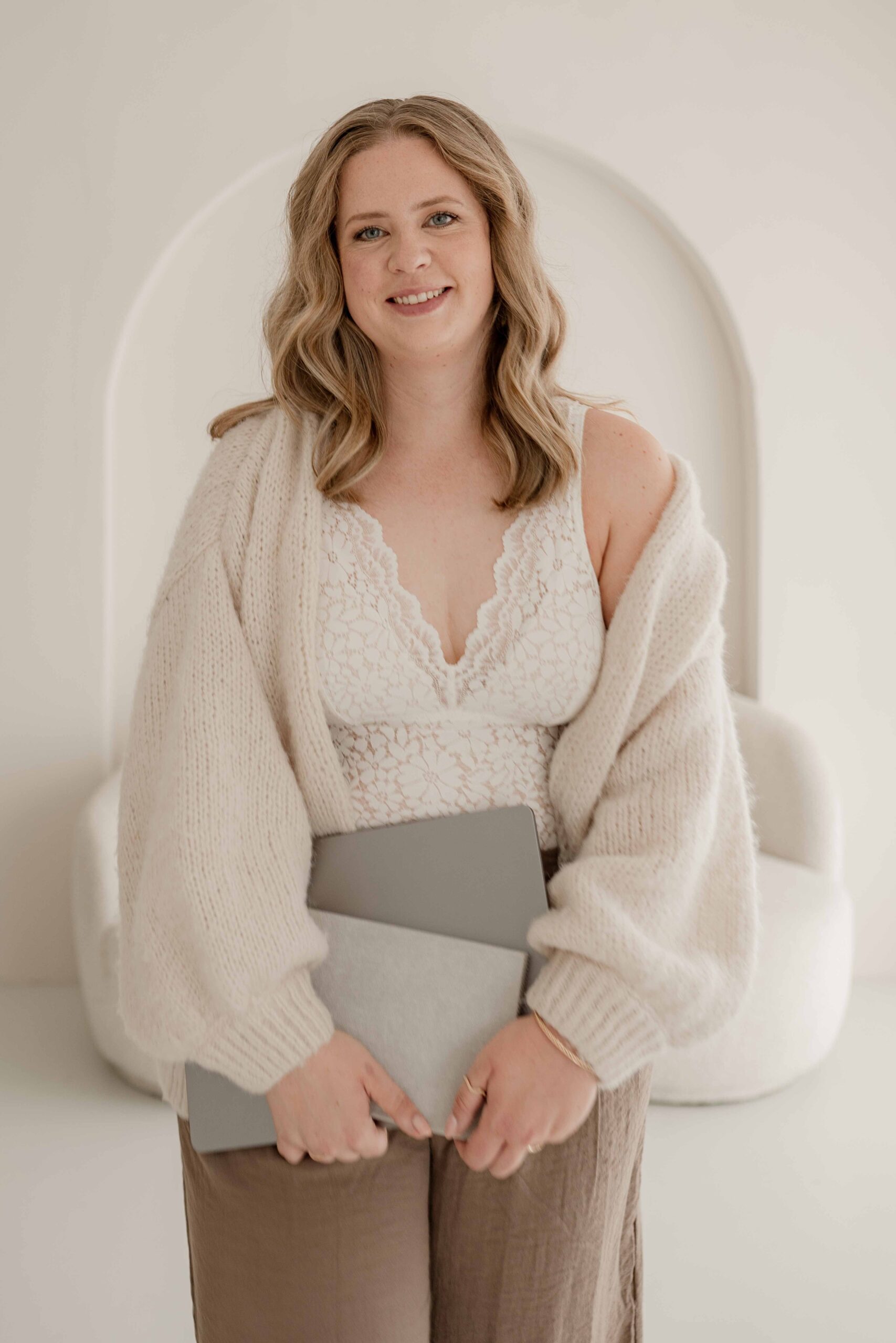 website mit texten erstellen lassen laura scaled